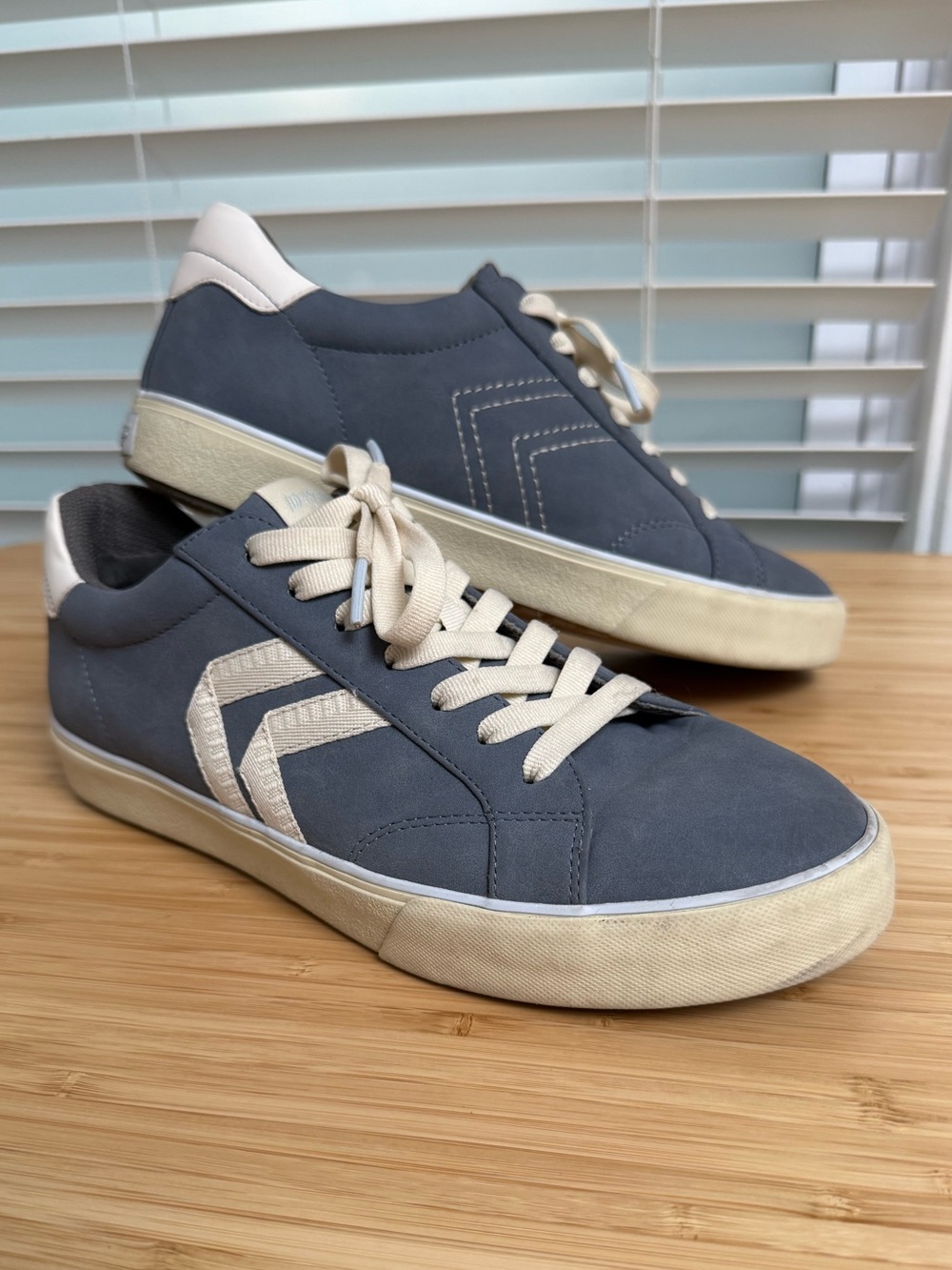 Dr. Scholl's Women's Offline Low-Top Sneakers in Slate Blue and Cream